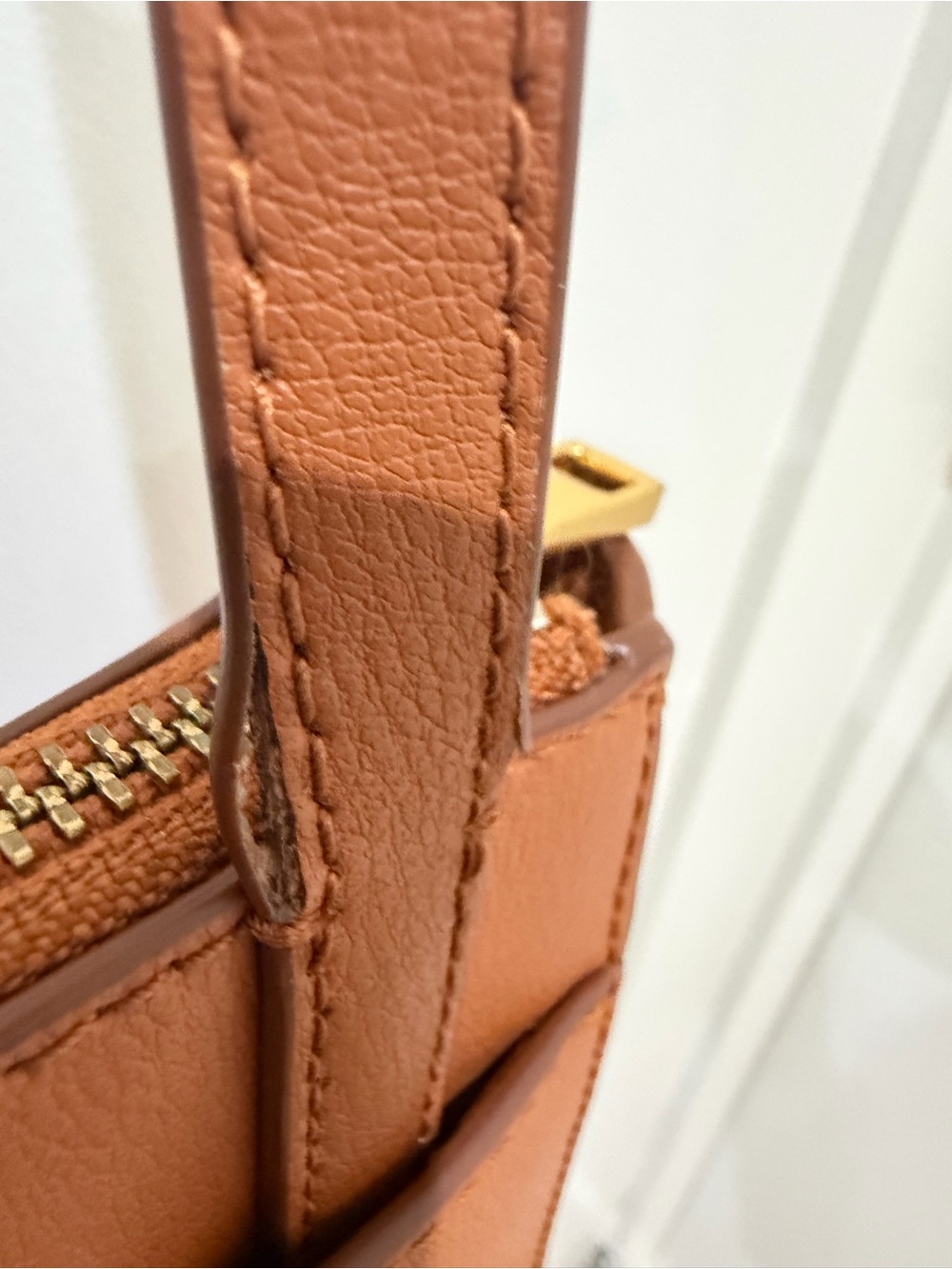 Marc Jacobs Tan Leather Crossbody Bag with Gold Hardware - Picture 11 of 11